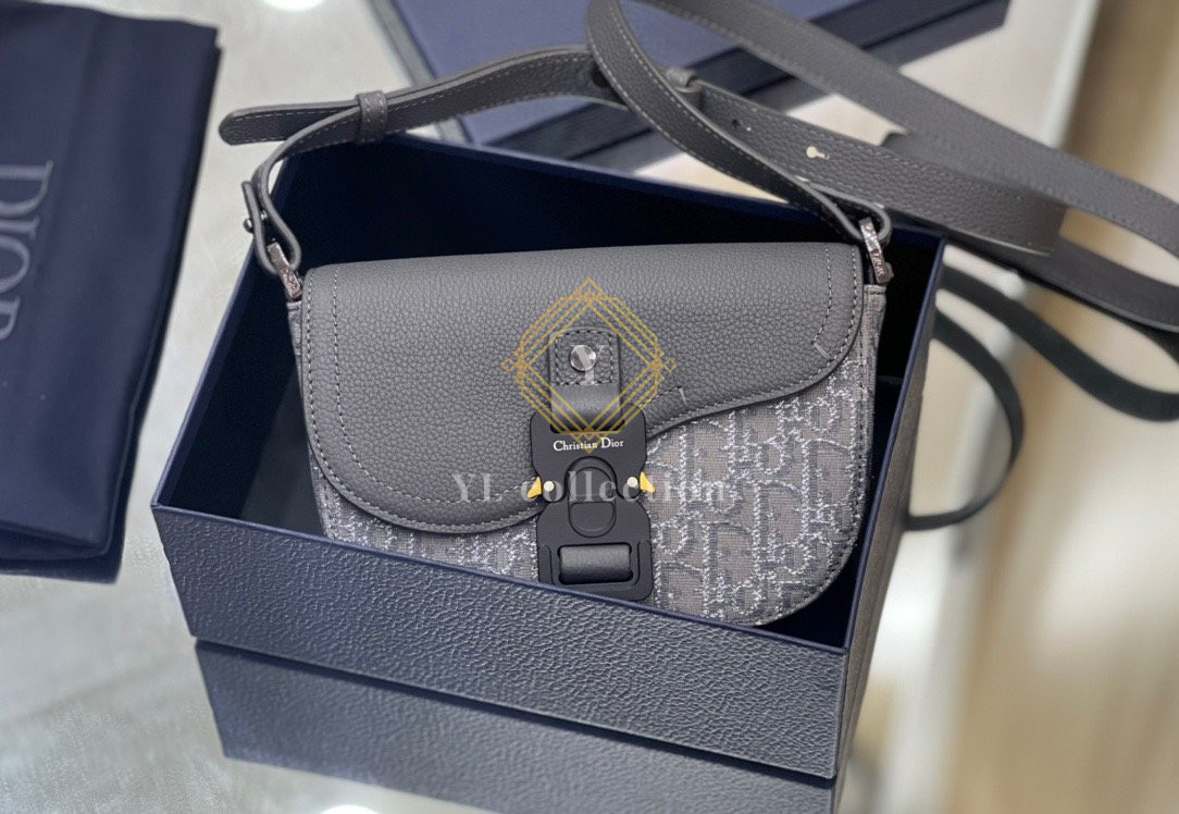 디올 SADDLE 스트랩 파우치 숄더백