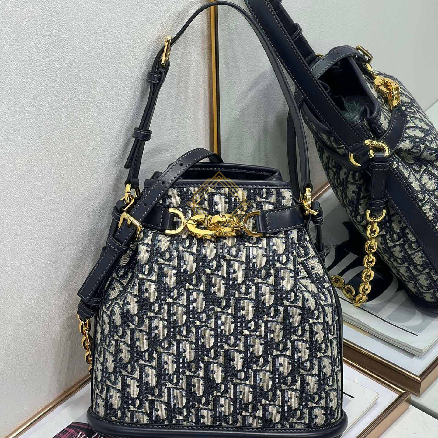 디올 체스트 미디엄 백