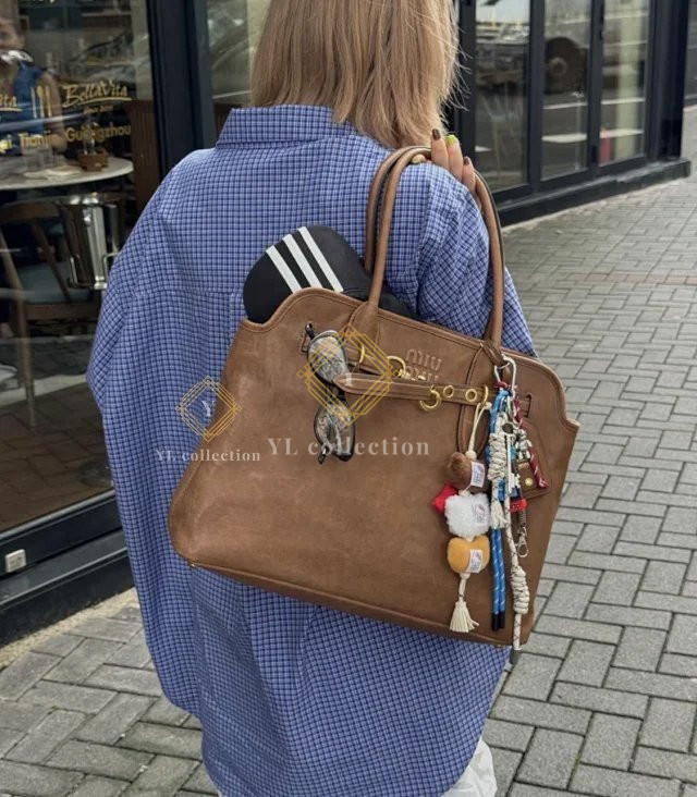 미우미우 아방뛰르 나파 가죽 백 미디엄