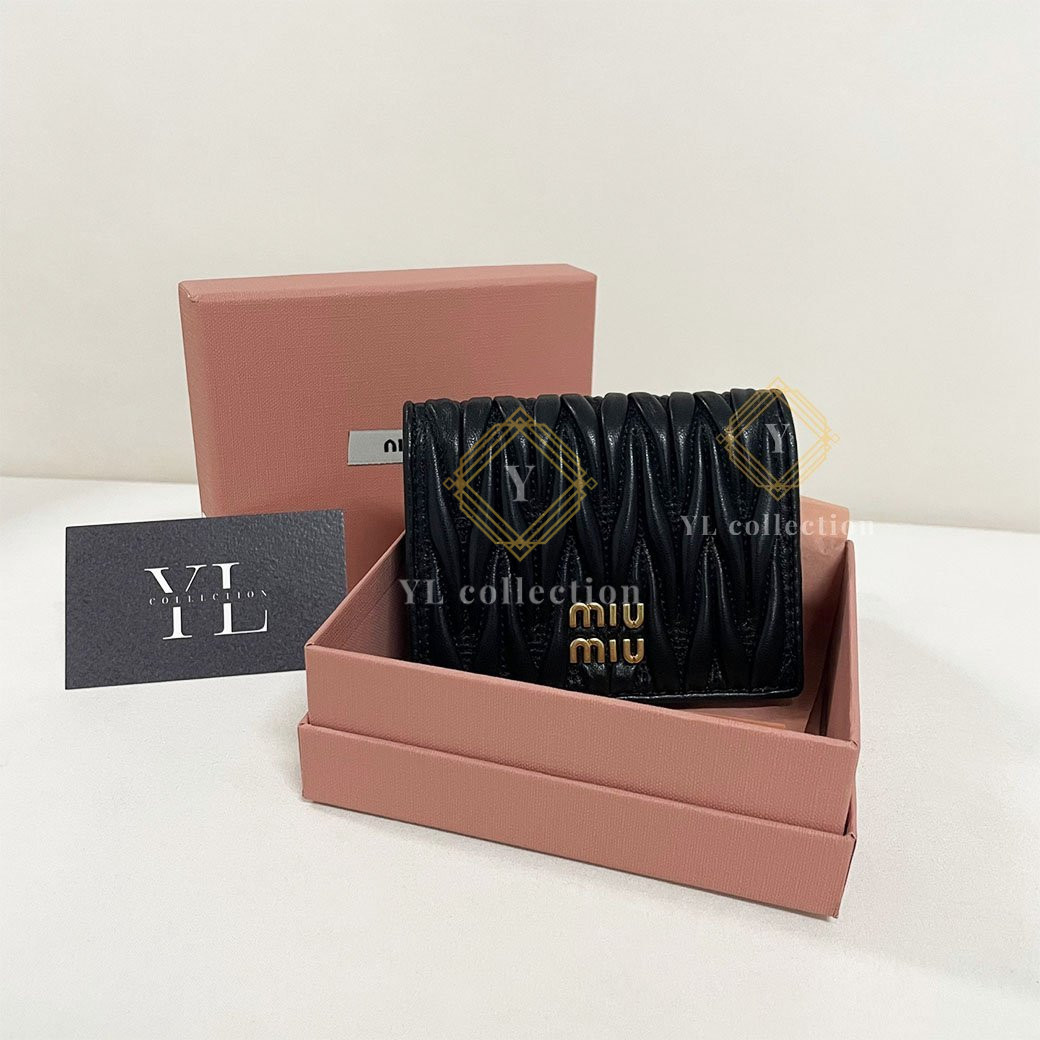 미우미우 마테라쎄 나파 가죽 반지갑