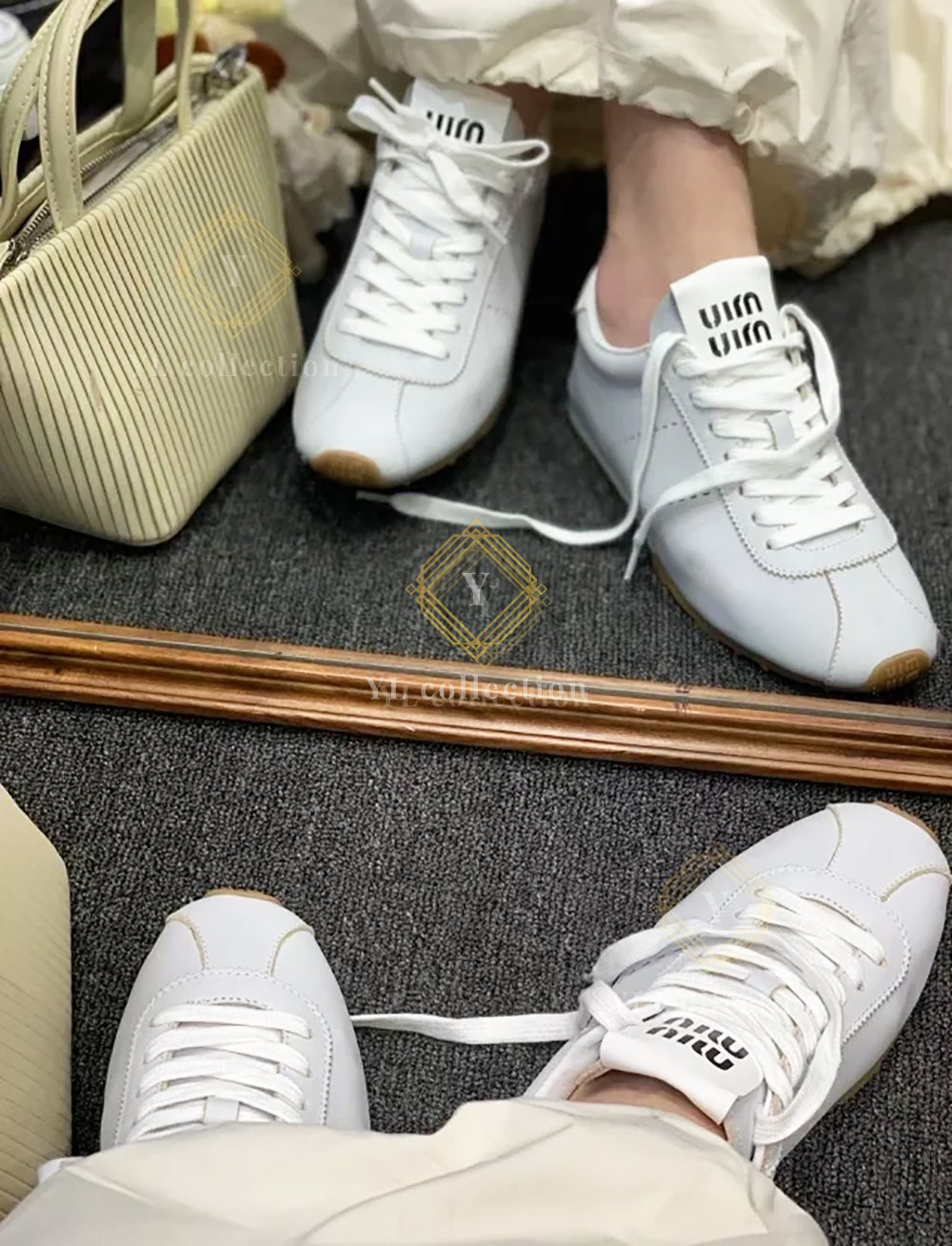 미우미우 로고 스웨이드 가죽 스니커즈