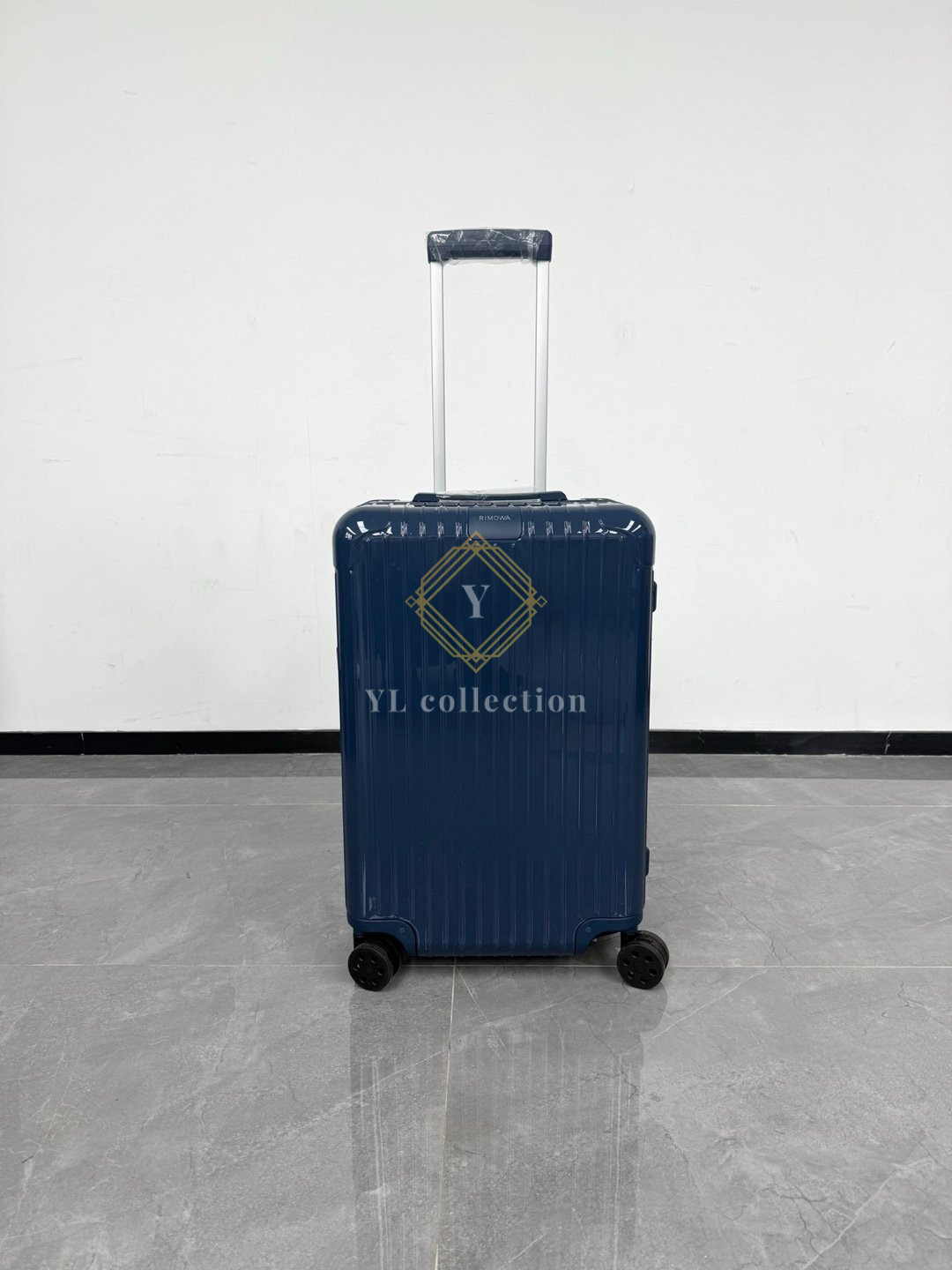 리모와 노티컬 & 진저 에센셜 컬렉션 캐리어 26인치