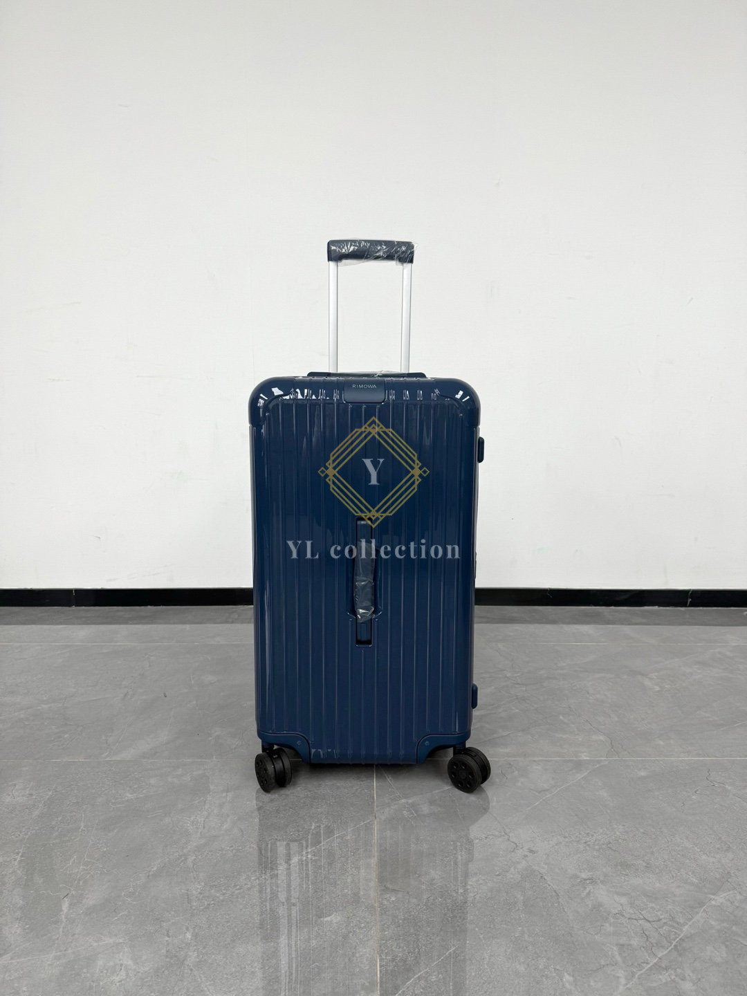 리모와 노티컬 & 진저 에센셜 컬렉션 캐리어 31인치