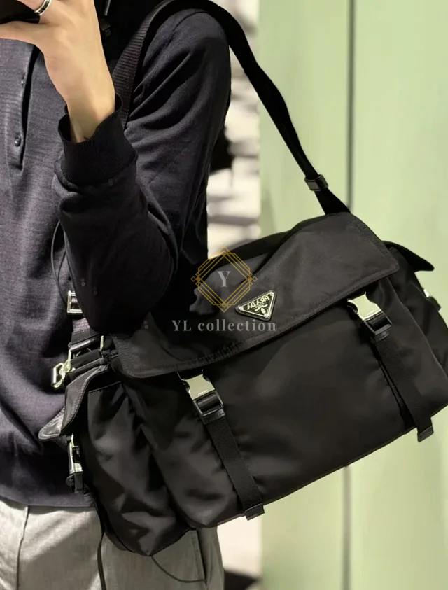 프라다 익스폴로어 리나일론 및 가죽 백 2VD082