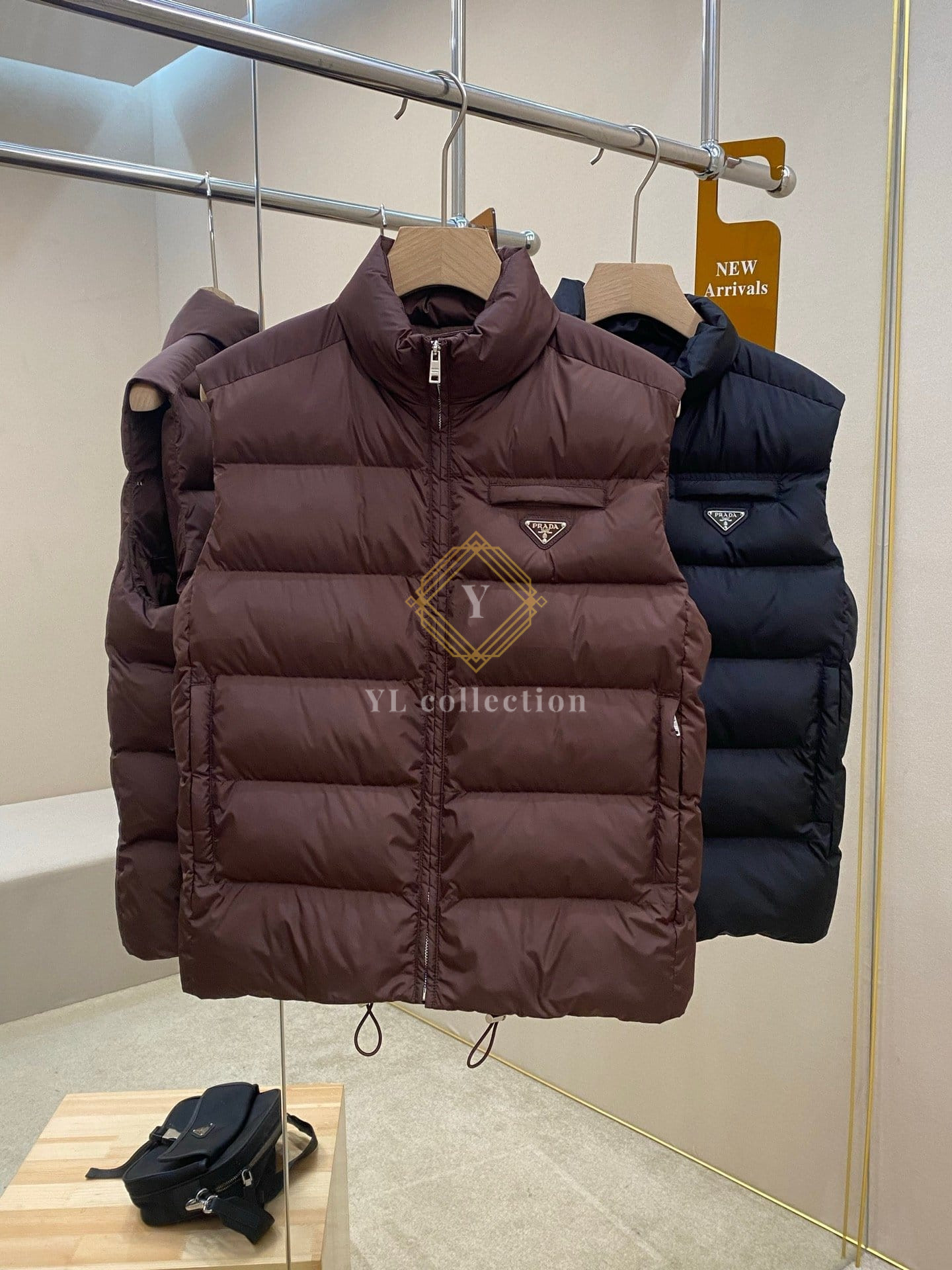 프라다 삼각로고 리나일론 베스트 패딩 조끼