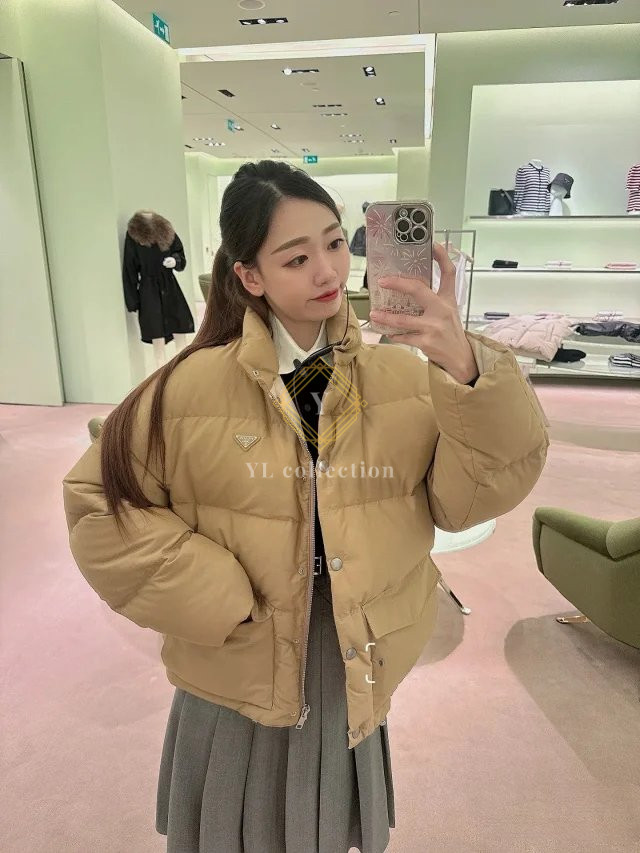 프라다 하이넥 다운 재킷