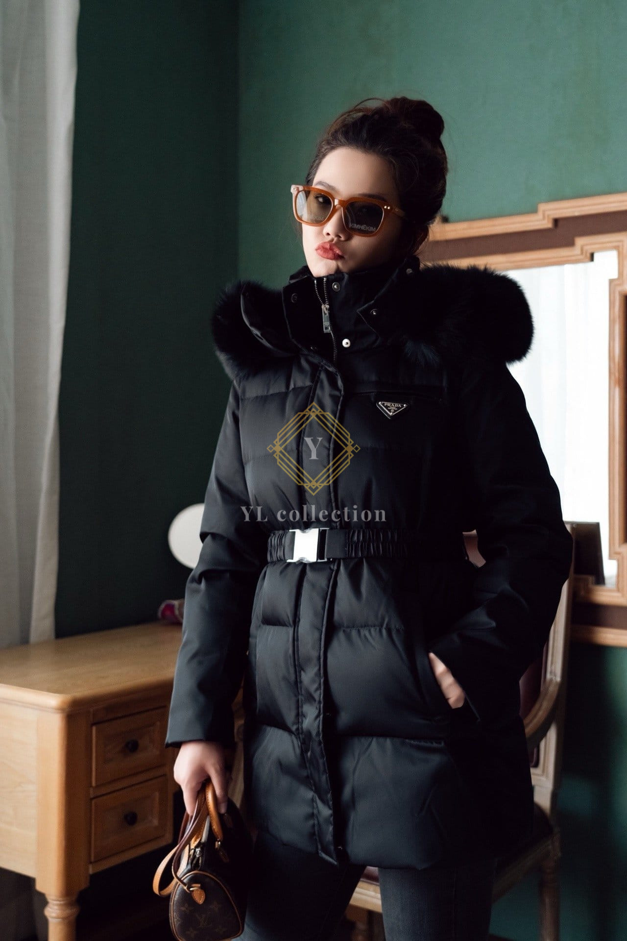 프라다 벨티드 다운 패딩 자켓