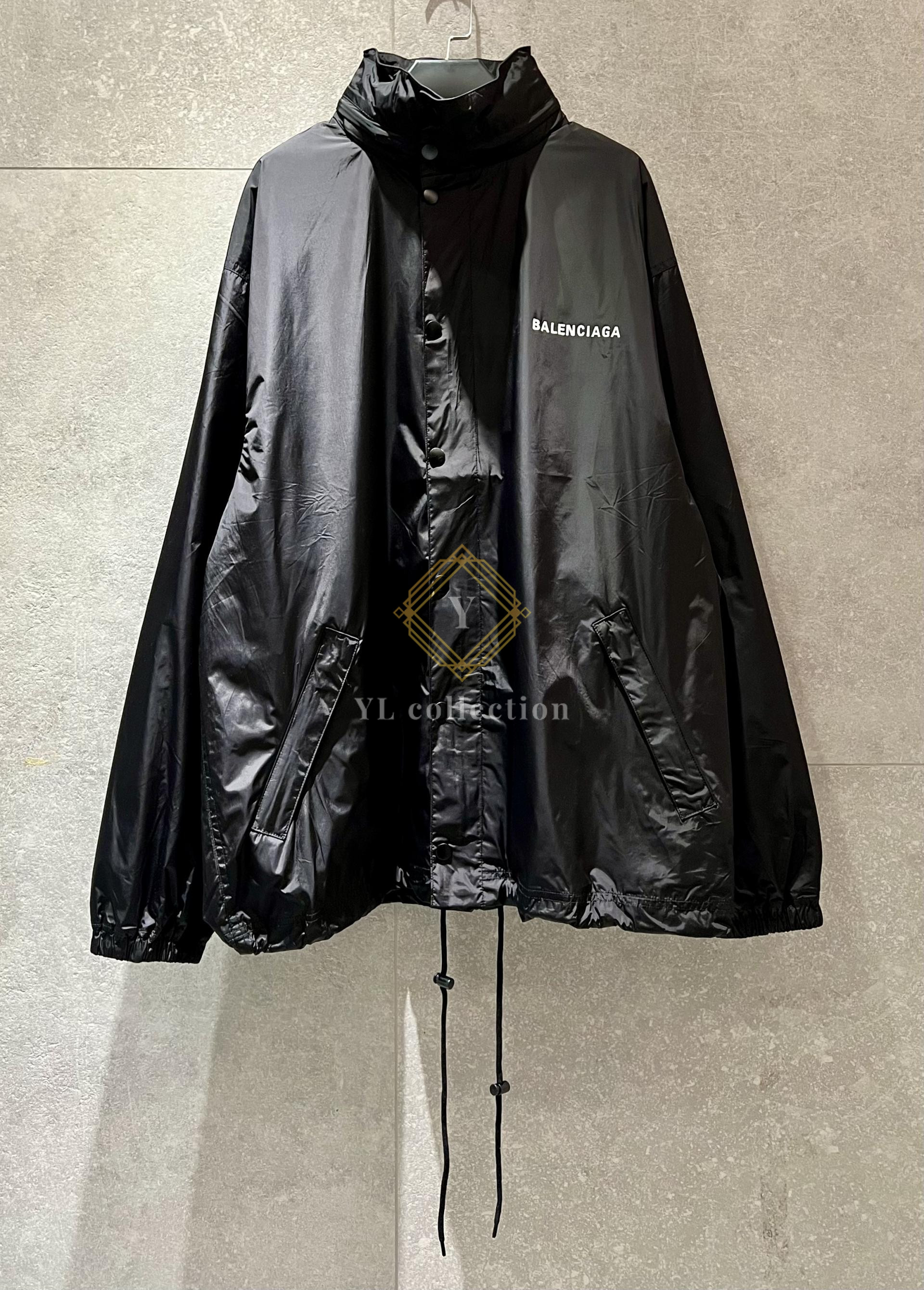발렌시아가 DEFILE 백로고 바람막이 자켓