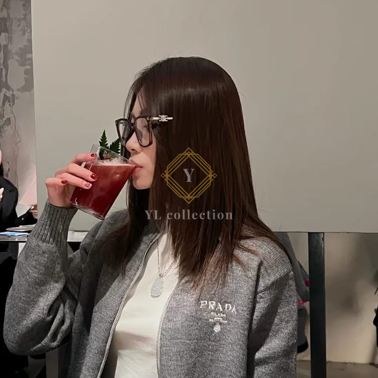 프라다 풀집 스웨터