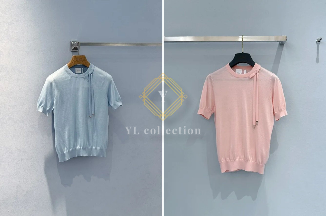 디올 스카이 블루 반소매 피티드 스웨터