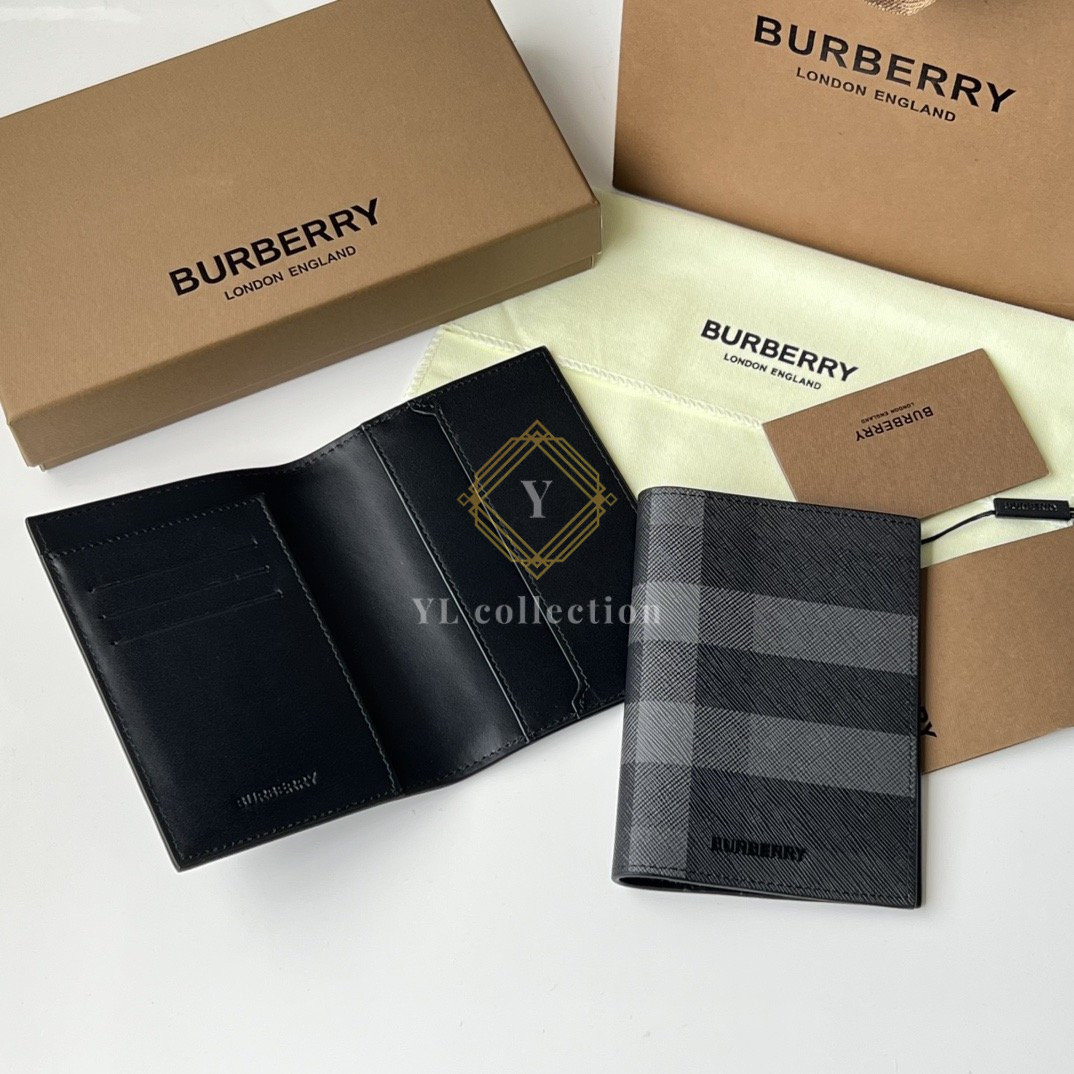 버버리 체크 여권 케이스