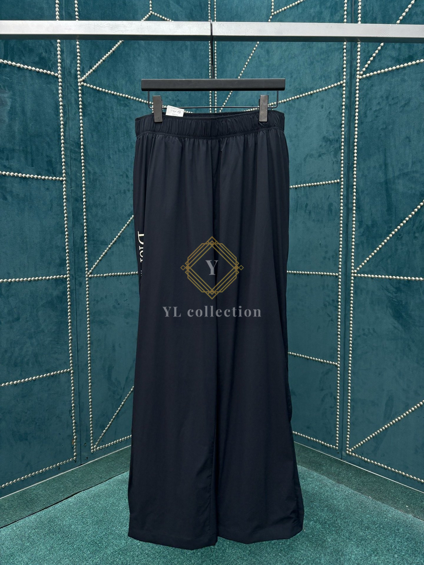 디올 몽테뉴 자수 테크니컬 팬츠