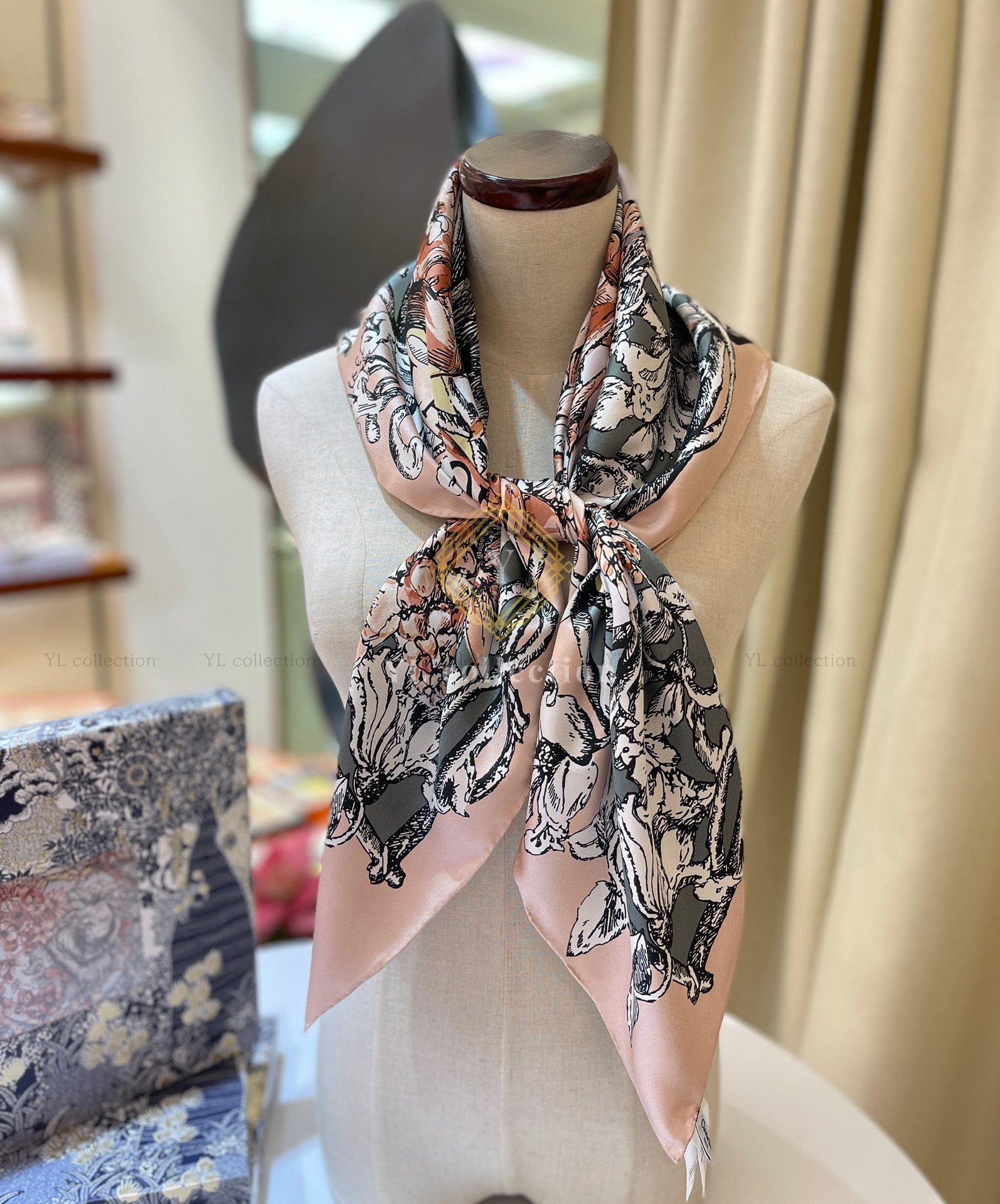 디올 로즈드방 스퀘어 스카프