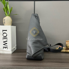 로에베 안통 크로스 슬링백