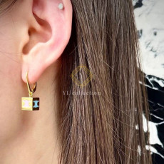 셀린느 트라이엄프 큐브 귀걸이