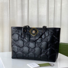 구찌 GG 마틀라세 미디엄 토트백