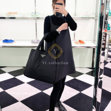 프라다 패딩 리나일론 토트백