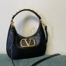 발렌티노 사인 스터드 호보백