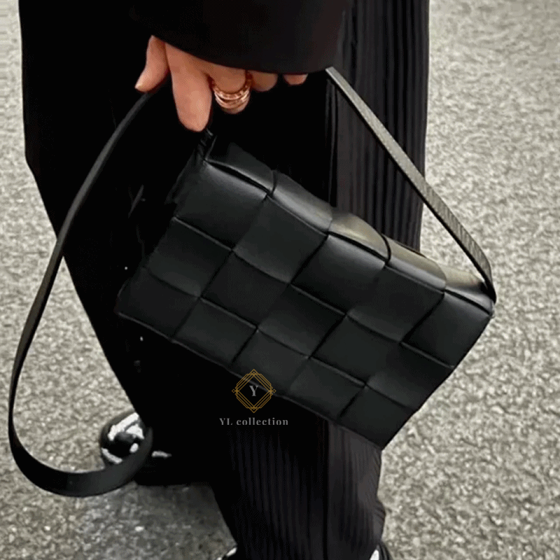 보테가베네타 인트레치아토 맥시 카세트백