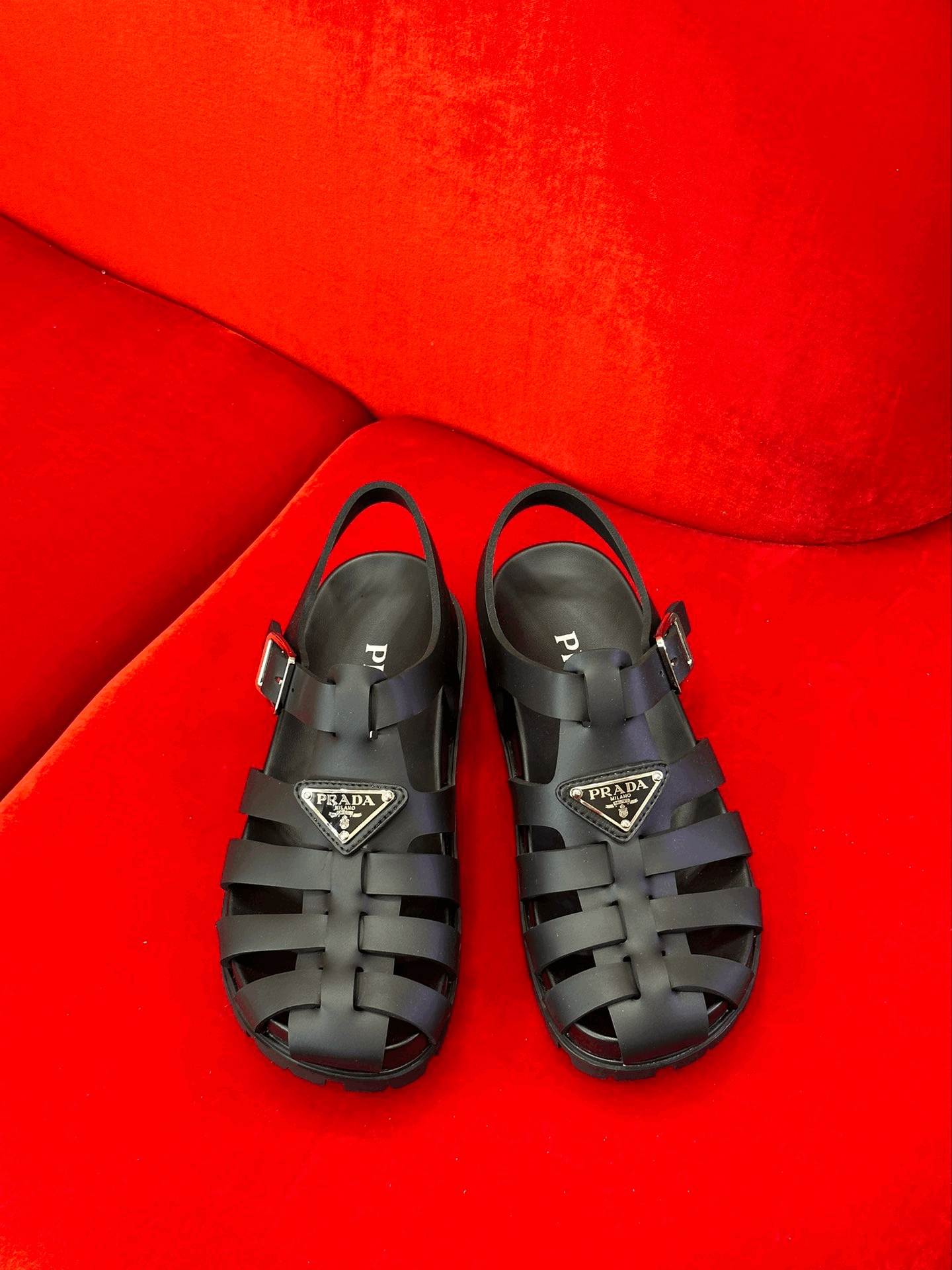 프라다 여성 폼 러버 청키 스트랩 샌들