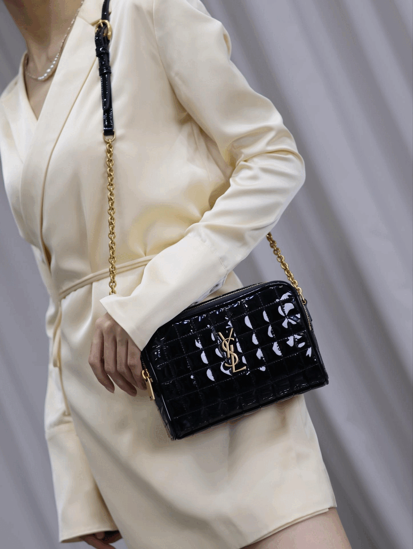 생로랑 카상드르 마틀라세 미니 카메라 백