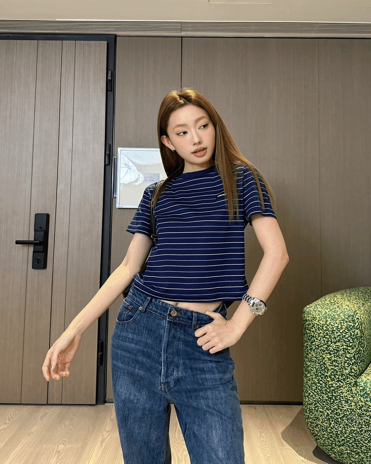 미우미우 로고 아플리케 스트라이프 티셔츠