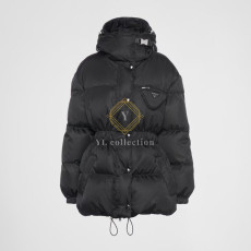 프라다 리나일론 다운 재킷