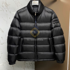 프라다 트라이앵글 로고 다운 재킷